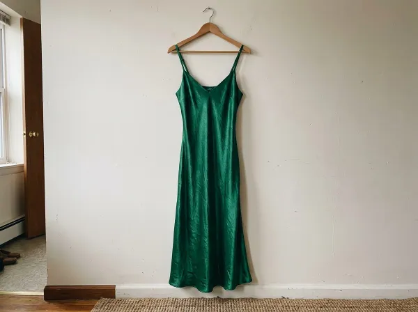 Robe en satin Zara taille S d'occasion sur Vinted